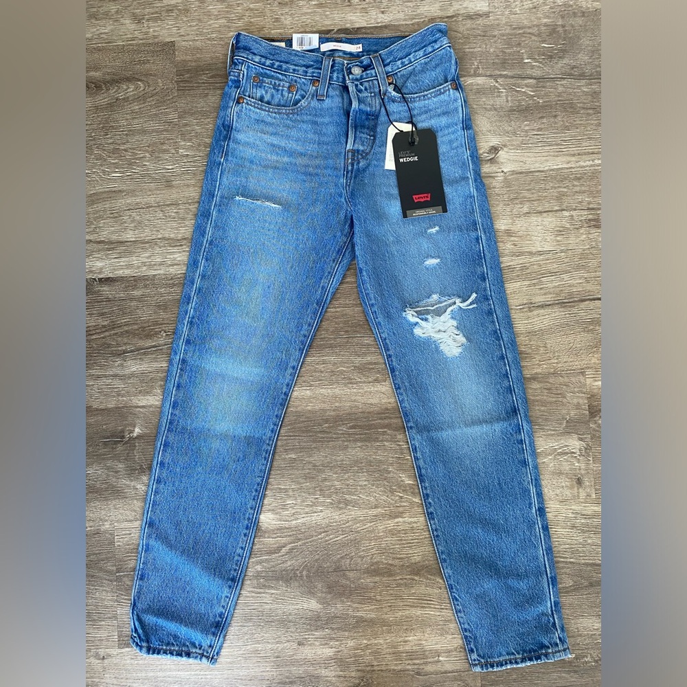 MSRP $108 NWT 24x28 High Rise Levi’s Wedgie Icon Fit Jeans In Athens Asleep